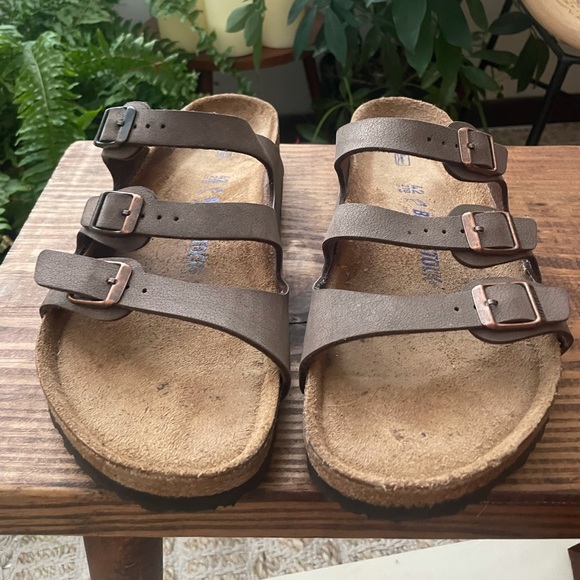 Women size 11 Birkenstock’s - Picture 3 of 4